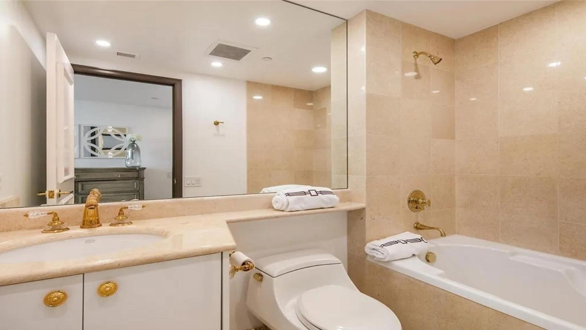 Stunning Four Bedroom Fully Professionally Remodeled Apartment Las Vegas Bagian luar foto