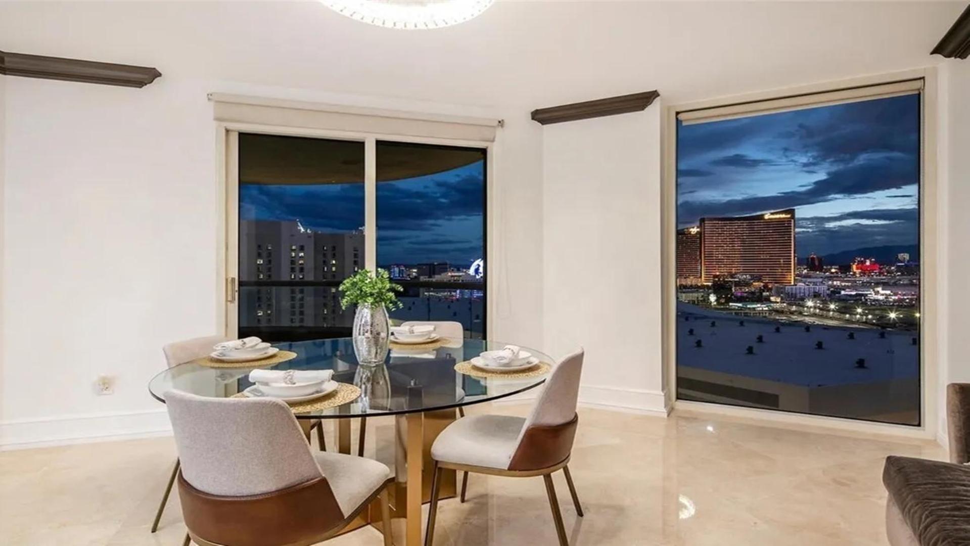 Stunning Four Bedroom Fully Professionally Remodeled Apartment Las Vegas Bagian luar foto