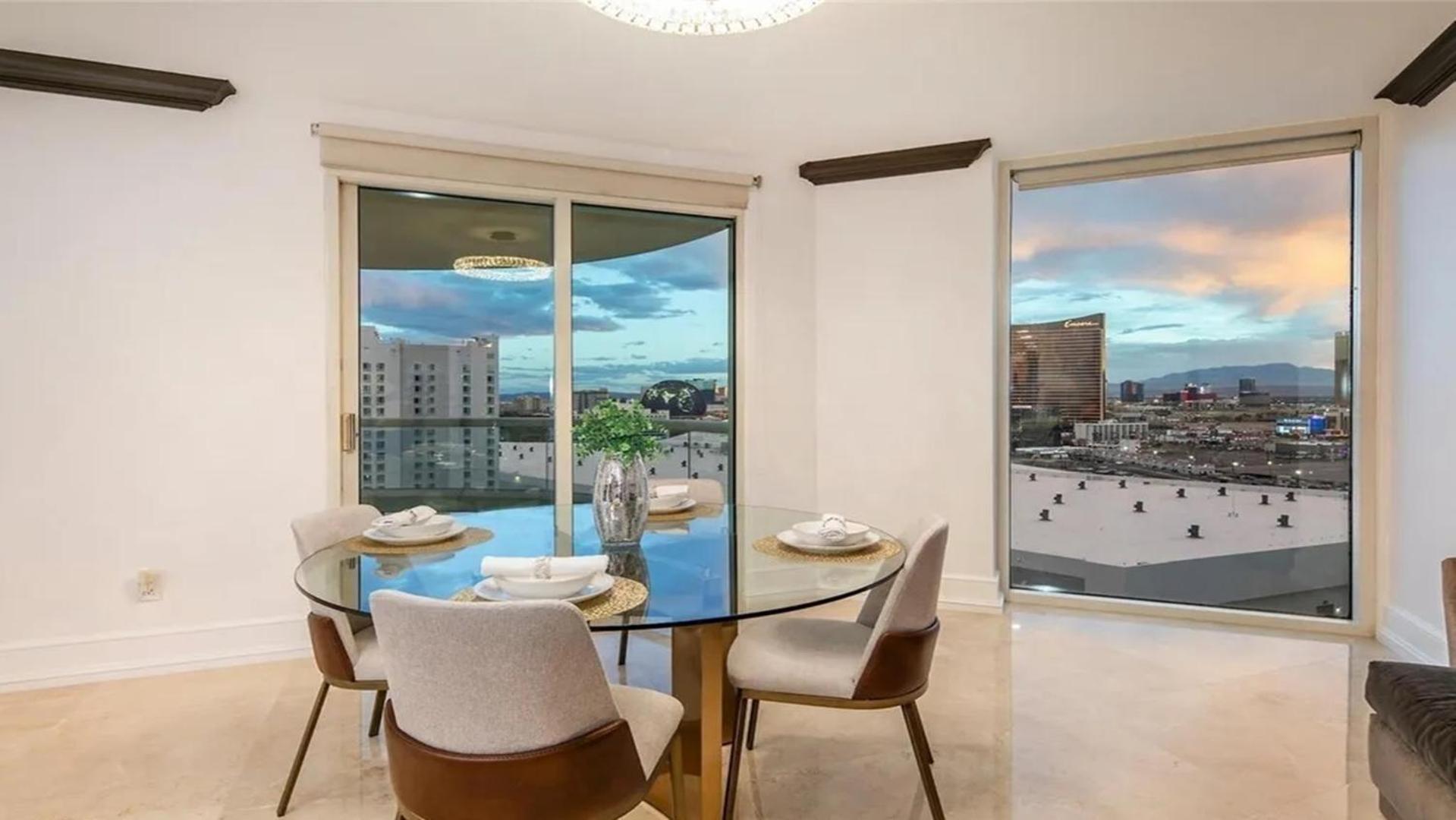Stunning Four Bedroom Fully Professionally Remodeled Apartment Las Vegas Bagian luar foto